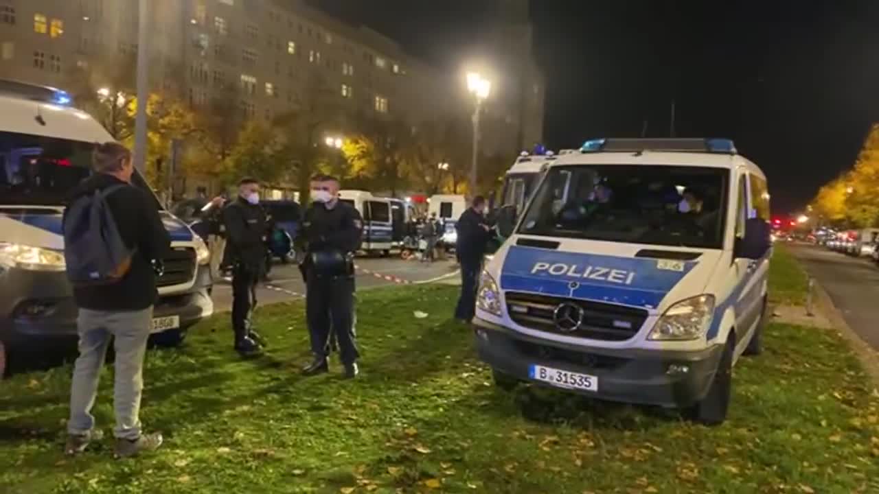 Festnahmen in Berlin: Demo der Corona-Maßnahmen-Kritiker