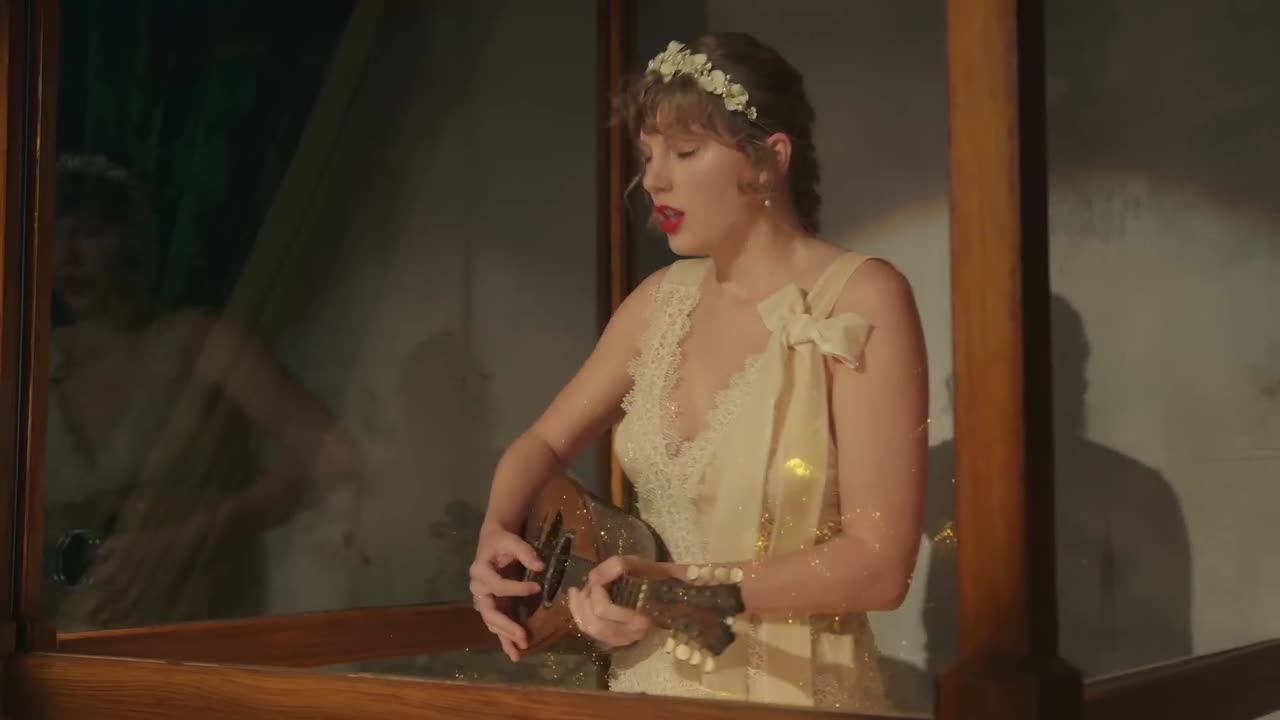 Taylor Swift - willow (Official Music Video)