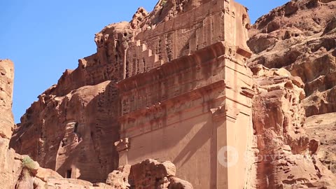 Ancient Tomb Found in Petra!