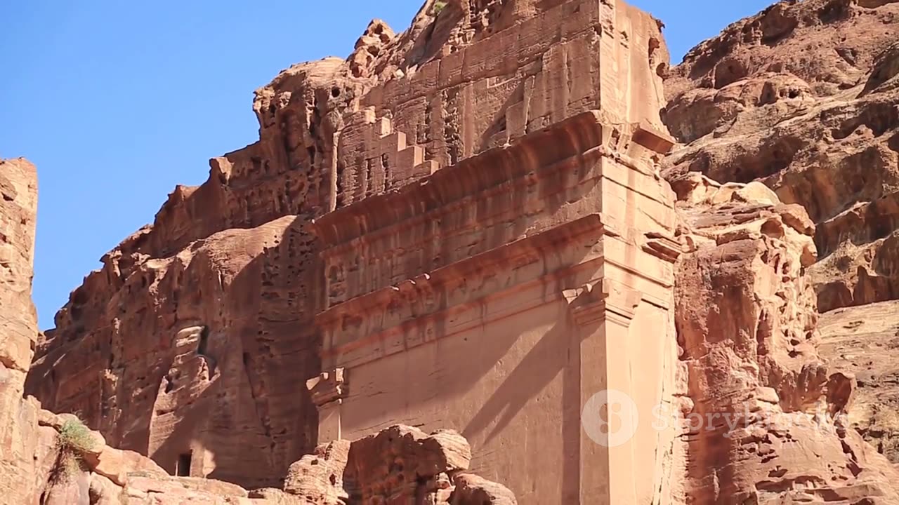 Ancient Tomb Found in Petra!