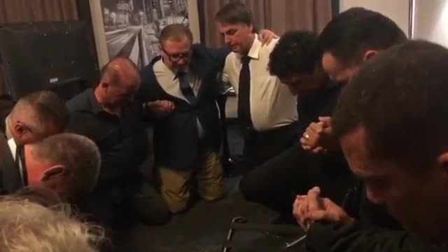 Presidente Jair Bolsonaro Ora, pelo o Povo do Brasil