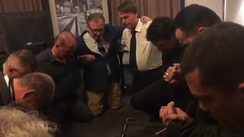 Presidente Jair Bolsonaro Ora, pelo o Povo do Brasil