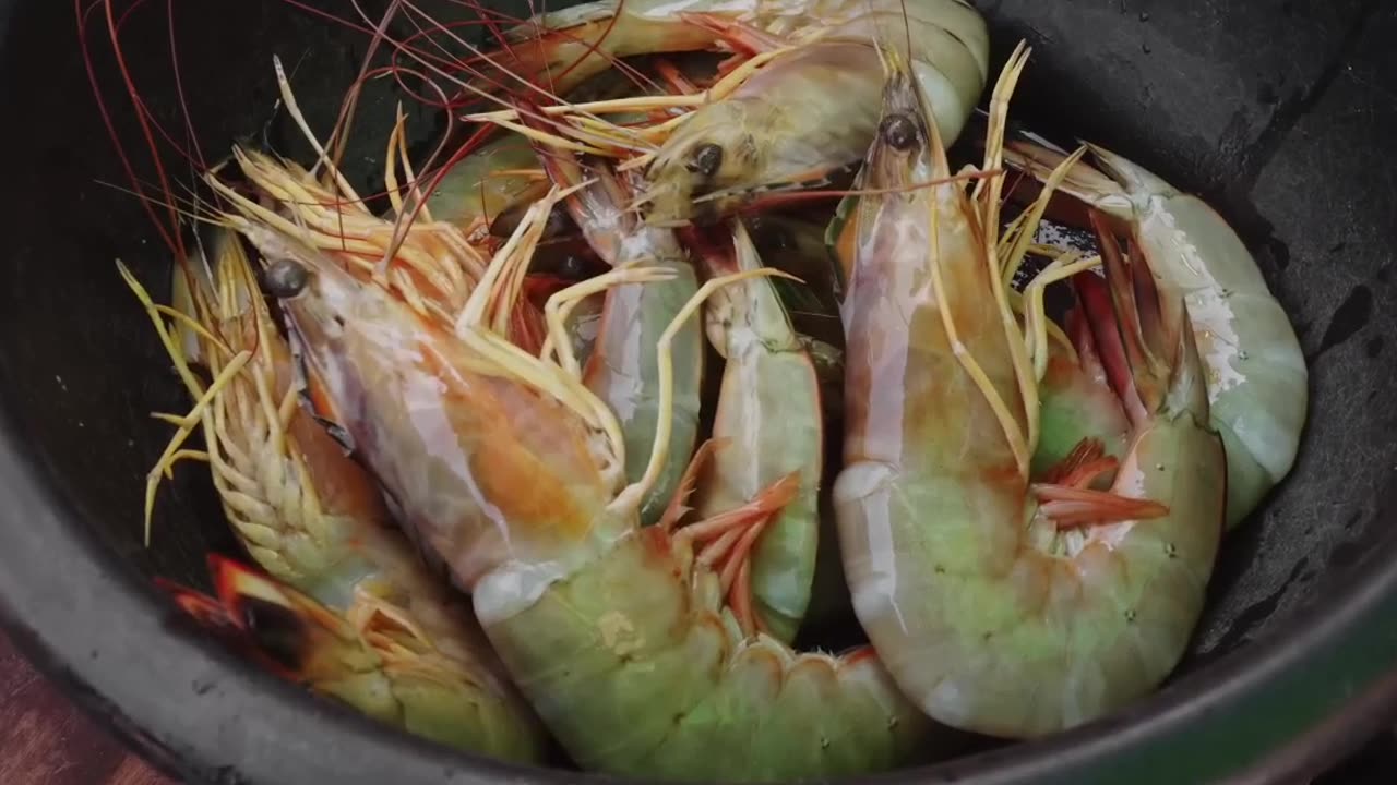 Discover the Secret to Delicious Cambodian Shrimp: Chef P's $1 Mouth-watering Dish