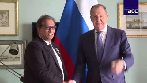 Dr Iqbal Survé receives award