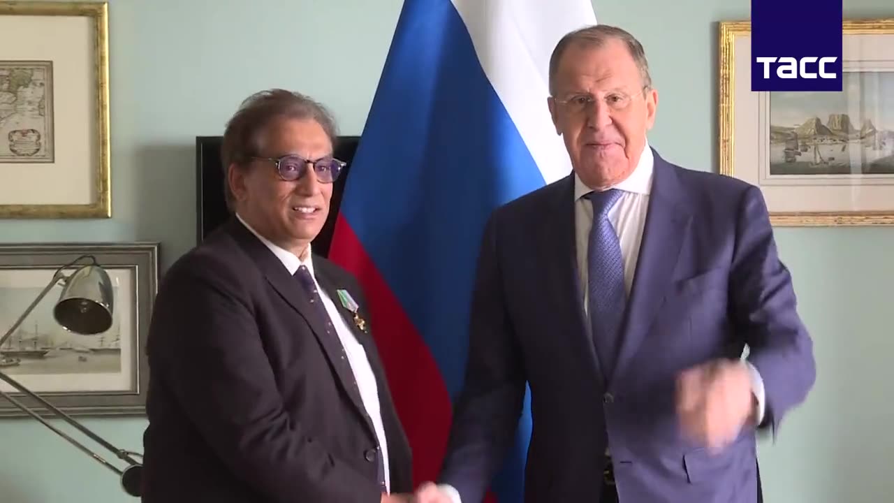 Dr Iqbal Survé receives award