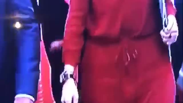 What's that Bulge in Jacinda Andern dress?