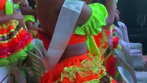 Reina de El Campestre bailando