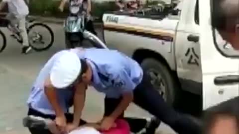 China police SLAM mother and her child on the ground