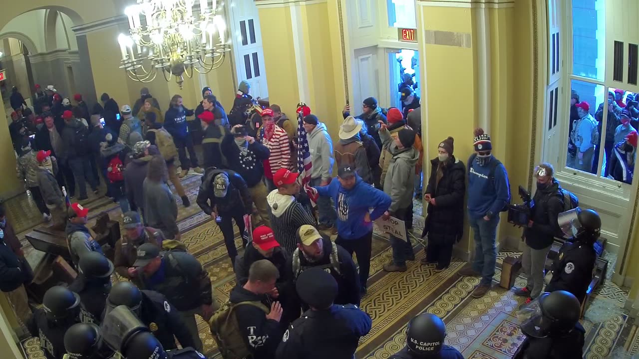 0102USCS01SenateWingDoornearS139_2021-01-06_15h05min02s067ms.mp4