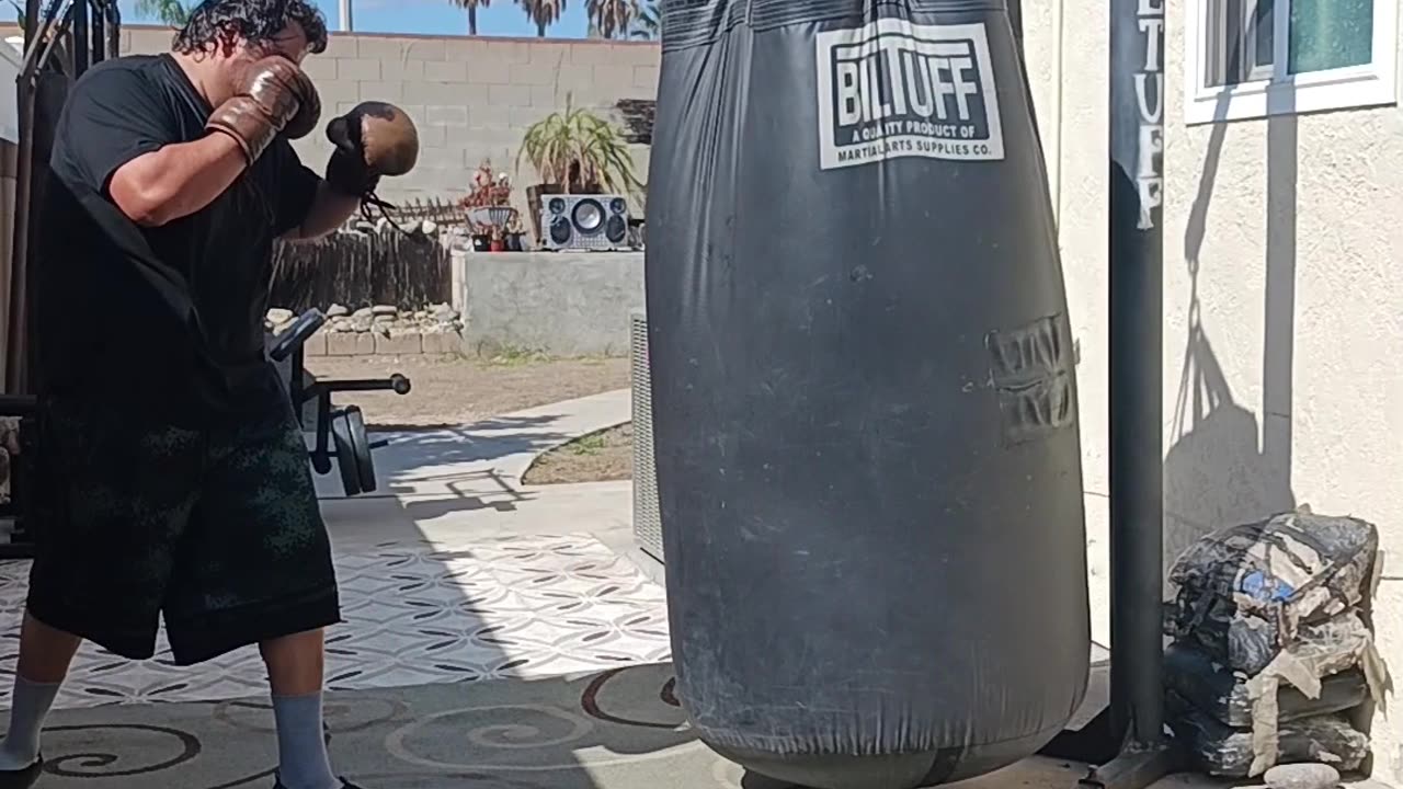 500 Pound Punching bag Workout Pary 60. ending Workout With More boxing Work!