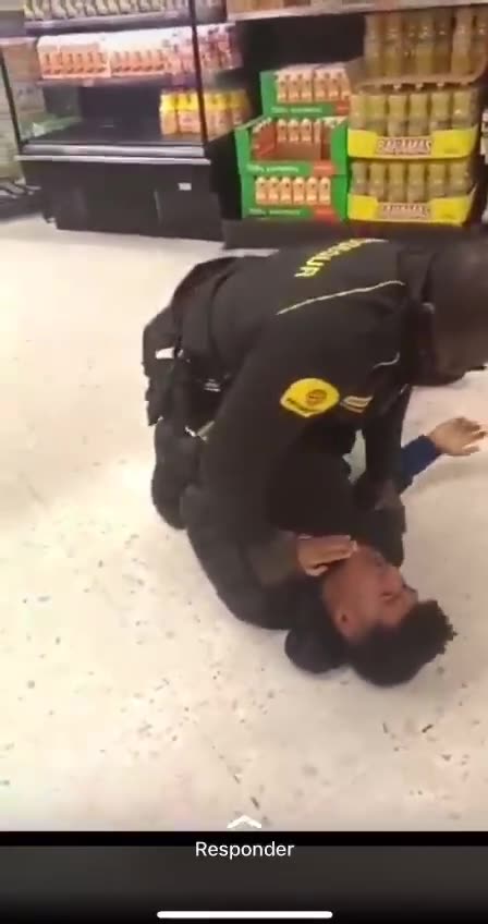 Un seguridad 'moreno' de Prosegur versus 'ser de luz' Marzo 2024