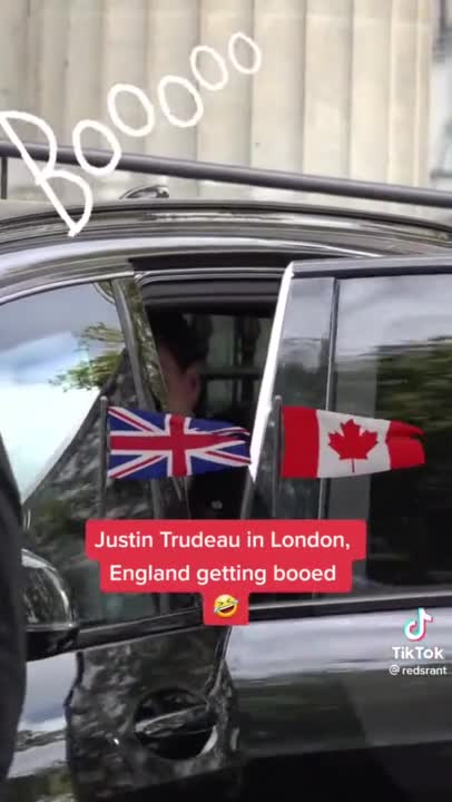 WEF Stooge Trudeau Gets Booed Mercilessly As He Smiles & Waves Like An Idiot