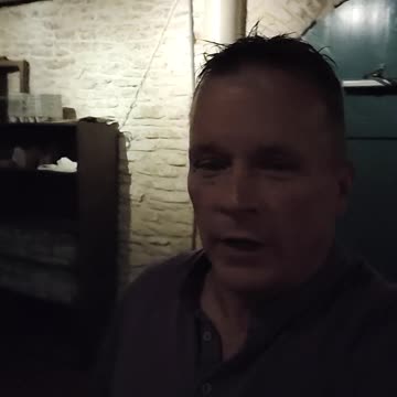 Stan the Jokeman Joins his Wife for Dinner in the Pit of Austin!