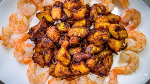 AFRICAN FOOD ► Sweet and spicy fried plantains (kelewele) Ghanaian dish.