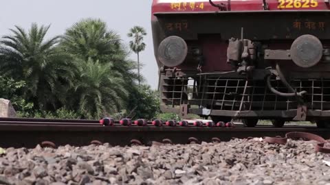 EXPERIMENT!!! Coca Cola vs Train - Videoprogrammes