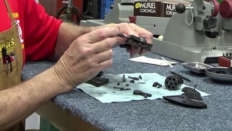 Colt New Frontier Revolver: Repair broken hand