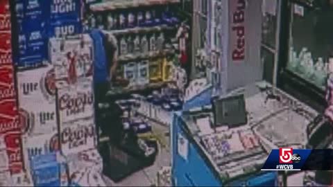 Man tries robbing clerk trained in martial arts ... it doesn't go well