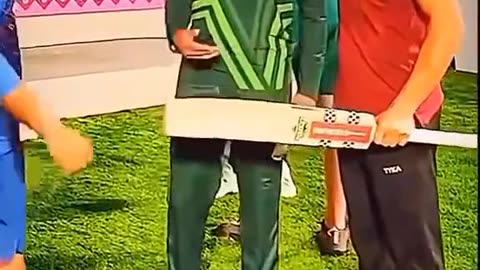 Babar Azam na gurbaz ko Kya gift Kya