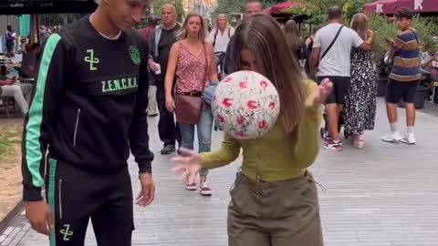 Would you win this challenge?💵👧 . . . #viral #challenge#football