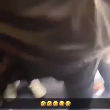 Moroccan migrants harass passengers and film "for fun".