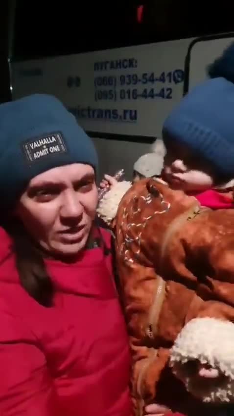 "Ukraine, damn it!" Refugees are leaving Luhansk.