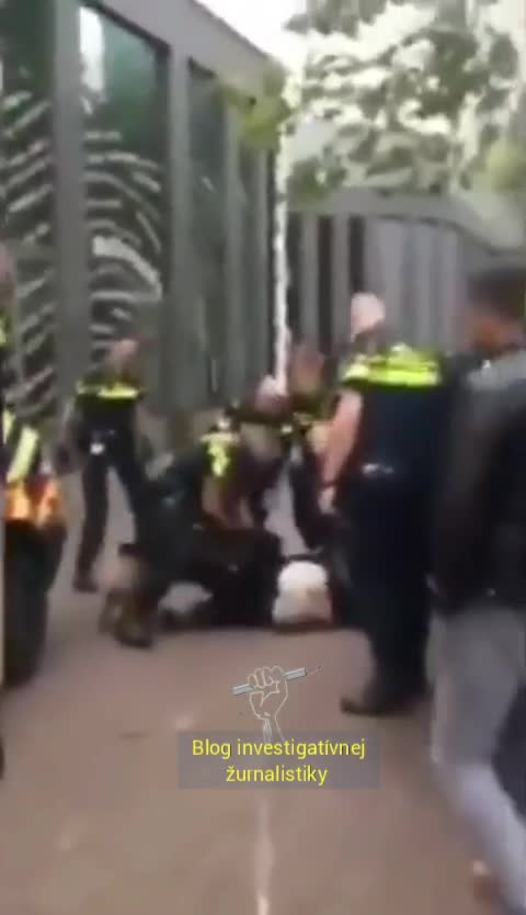 Policie nechala útočit psi na holandské zemědělce