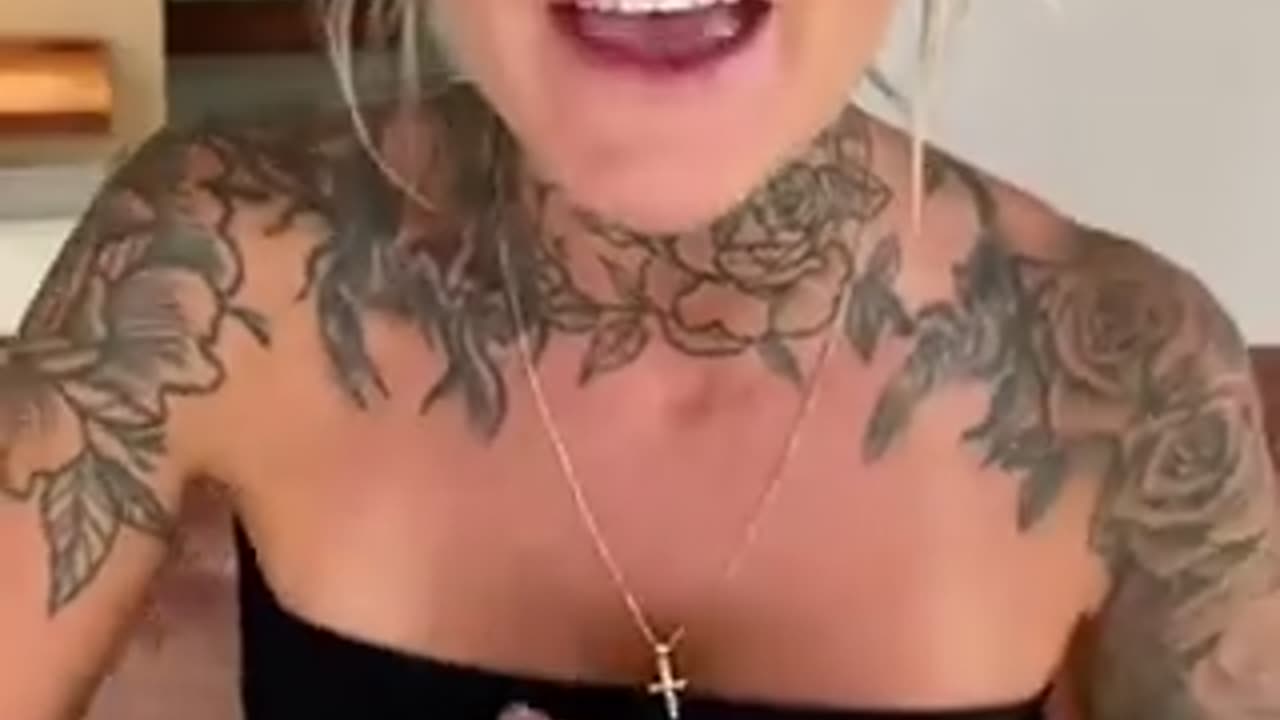 The girl with the tattoo on her forehead fooled the internet because she has a message