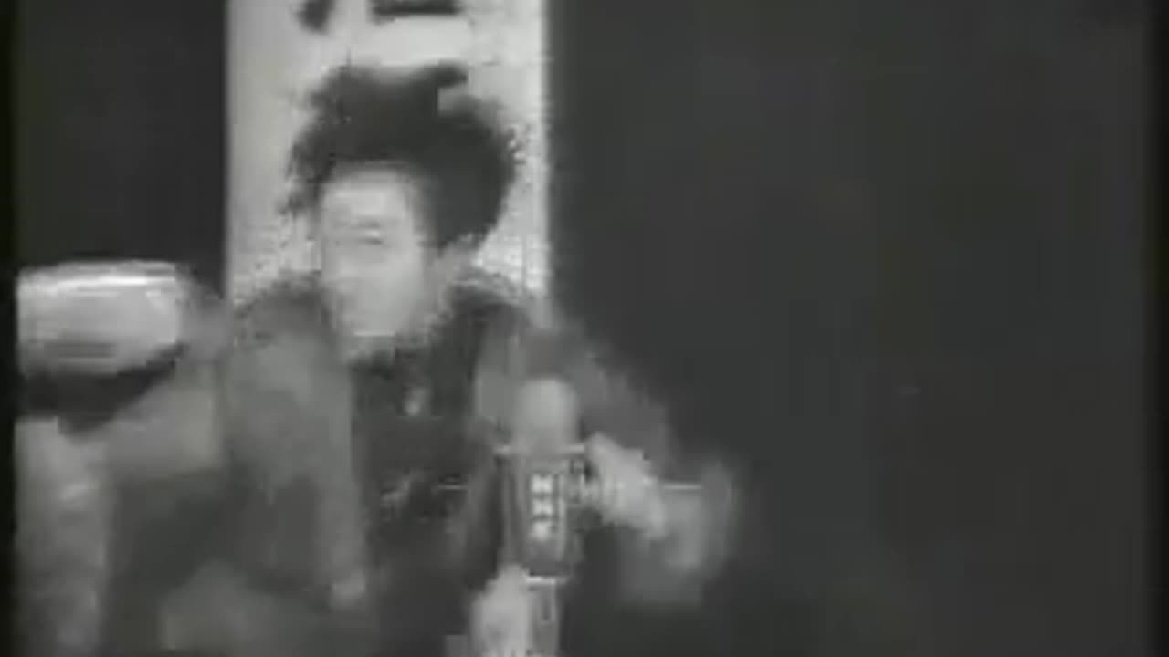 1960 Japanese student kills leader of Japanese socialist party