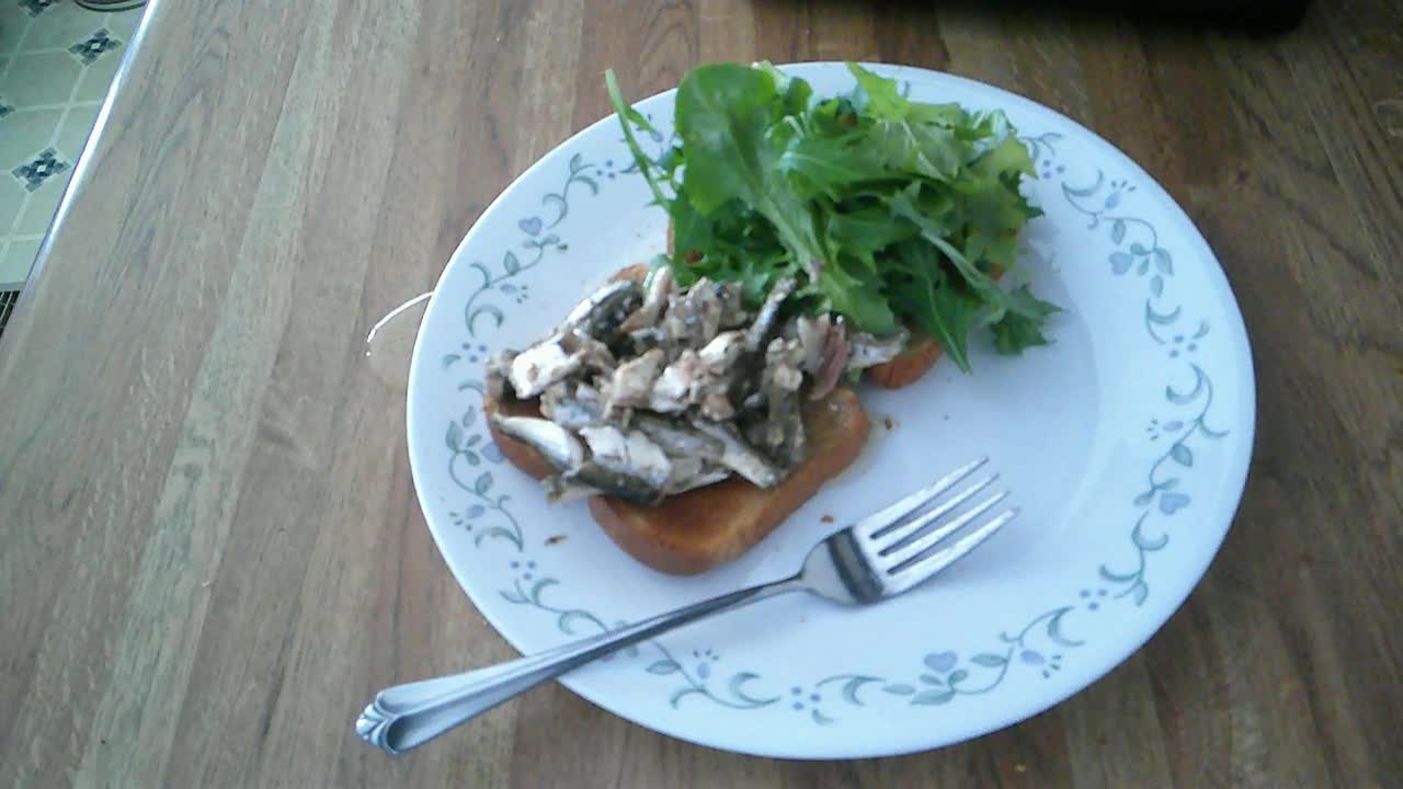 sardine sandwich on wheat toast