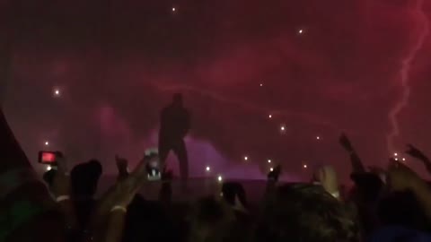 Drake with Travis Scott perfoming mob ties