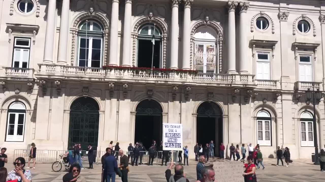 Protestos em frente à CML e entrada no Paços do Concelho