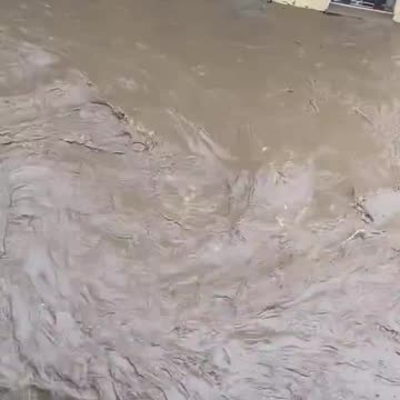 Aktualny widok z kamienicy w Głuchołazach przy ul. Kościuszki od rynku do