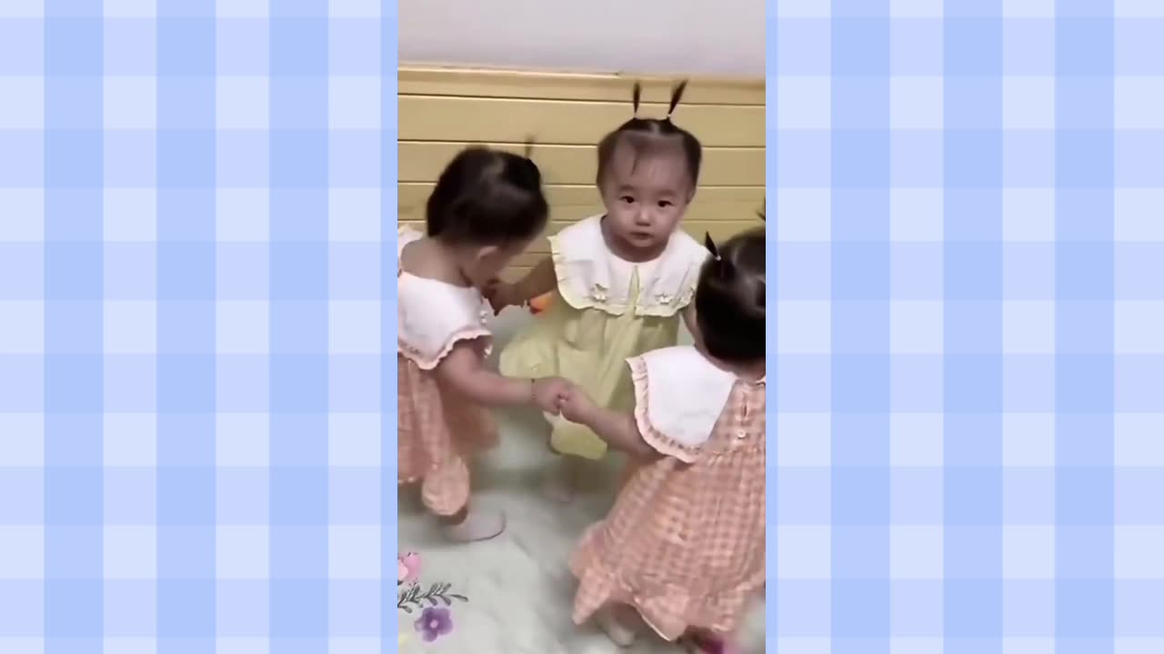 "Triple the Cuteness! Adorable Laughter of Triplet Babies Playing Together 😍"