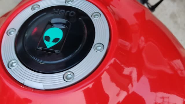 Alien sticker on bike