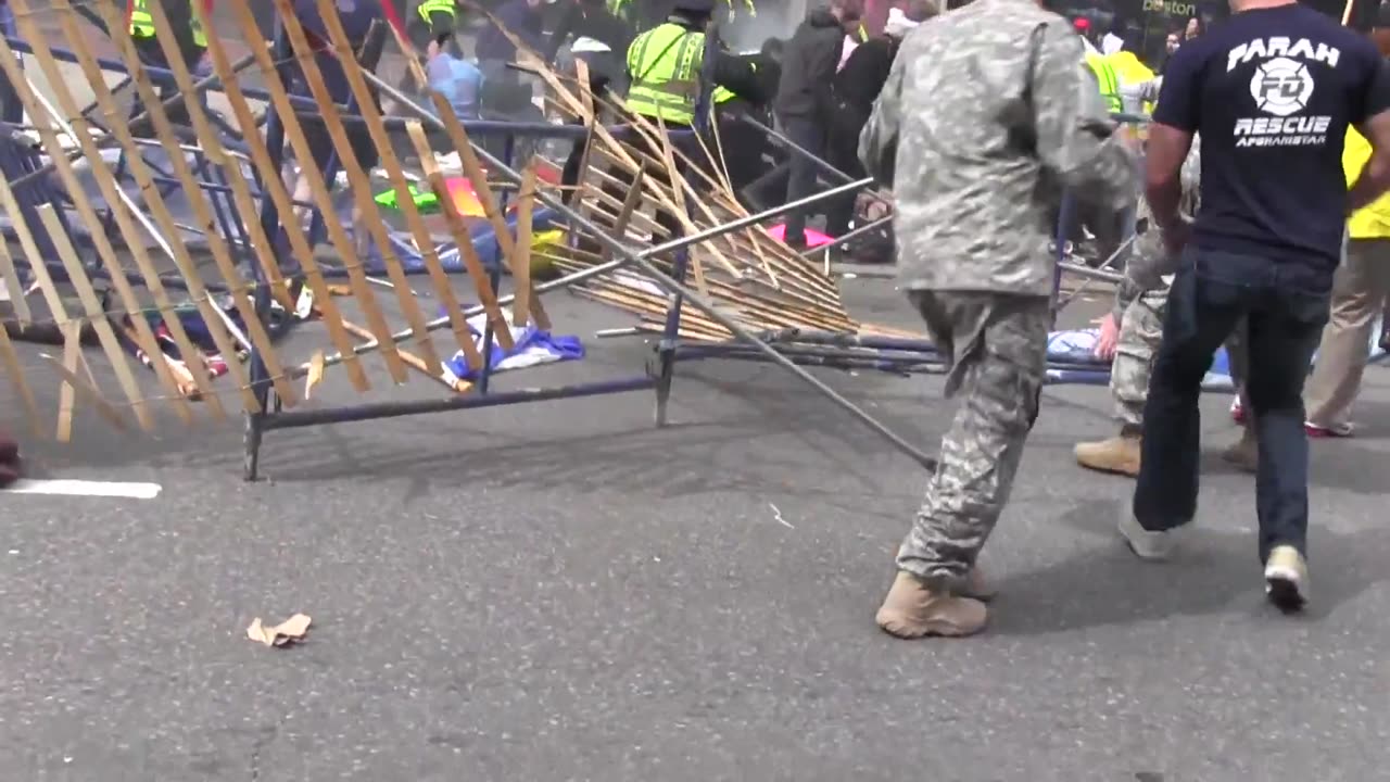 [Video at scene]Explosions and aftermath at Boston Marathon 15 April 2013