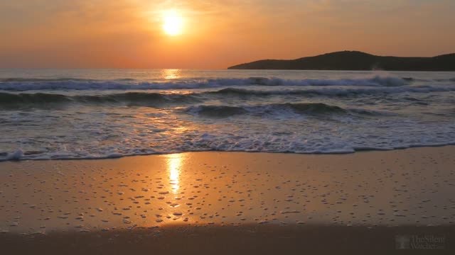 4K Golden Sunrise - Nature Relaxation Video - Relaxing Sea Ocean Waves Sounds - NO MUSIC