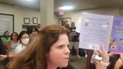 Moms SPEAKING OUT Against Lib School Boards