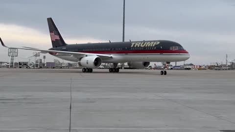 Trump lands in Iowa