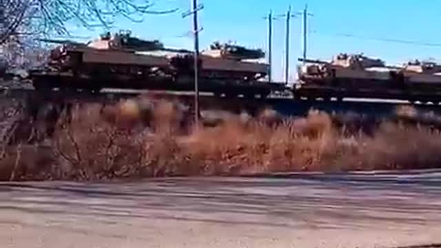 A video of a convoy of army tanks in Idaho