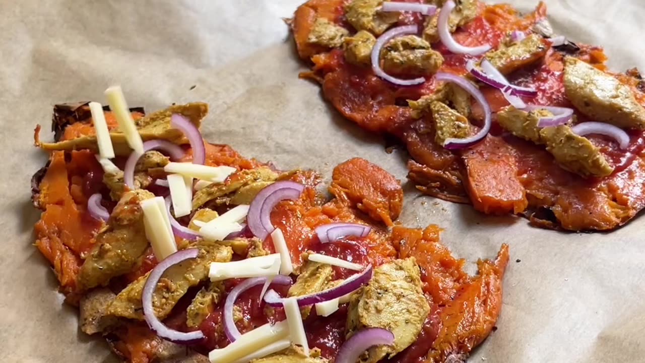 Sweet potato pizza with veggie chicken and spinach