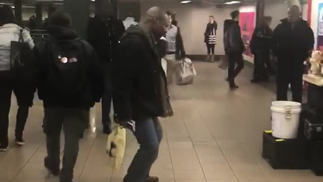 Dancing stuffed toys music on box