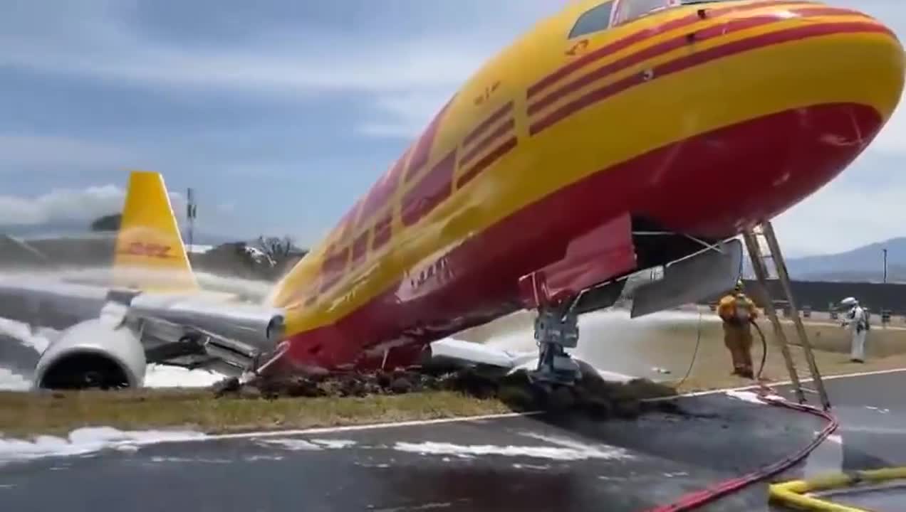 DHL plane skids on runway and breaks apart, part 2