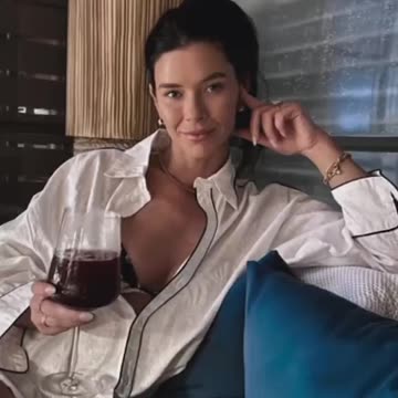 Brittany Hockley celebrates her romantic engagement in the Maldives