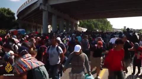 Migrants fight through Mexican National Guard enroute to US border.