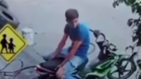 The Bike Spin Fail – Instant Stop!_______ bhai idhar muh kar ke baith .....