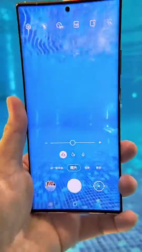 Samsung Note 20 Ultra Camera testing in water.