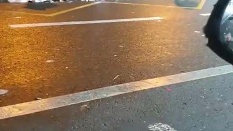 tourist arrives in Paris and can’t believe his eyes when seeing how some of the streets