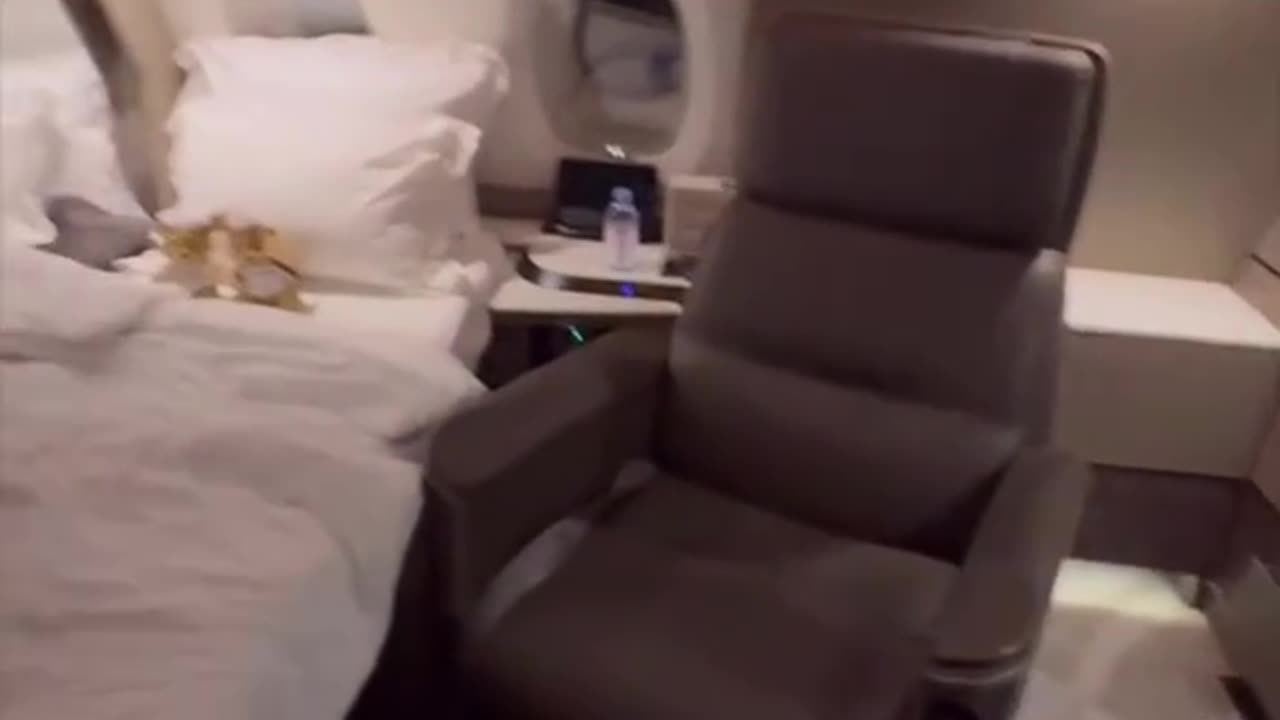 Singapore Airlines πΈπ¬ First Class is amazing βοΈ