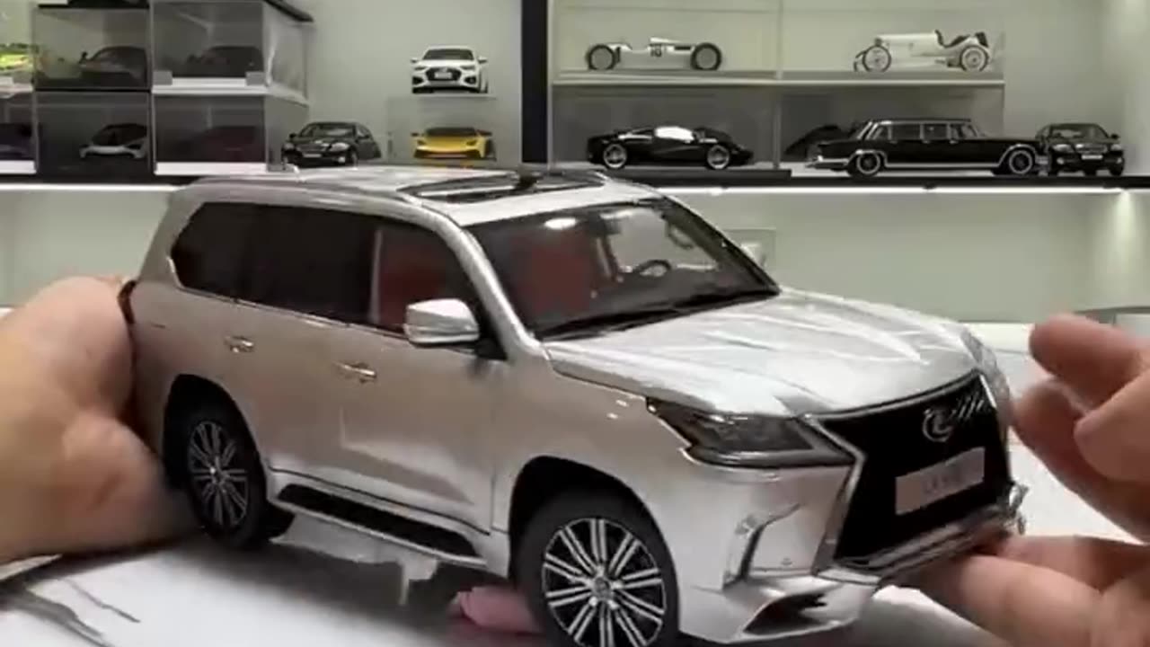 1:18 Lexus lx570 die-cast model car