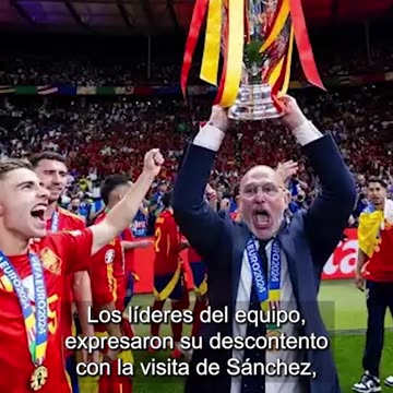 Expulsan a #PedroSanchez de la celebración de la Eurocopa